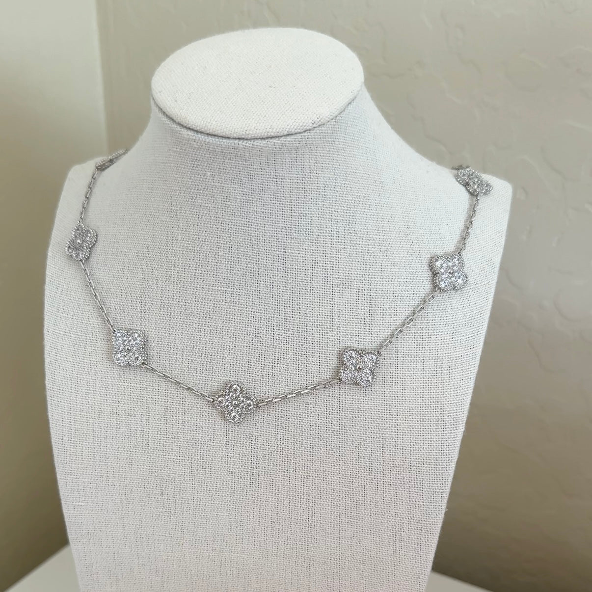 Lucky Necklace White Gold Plated