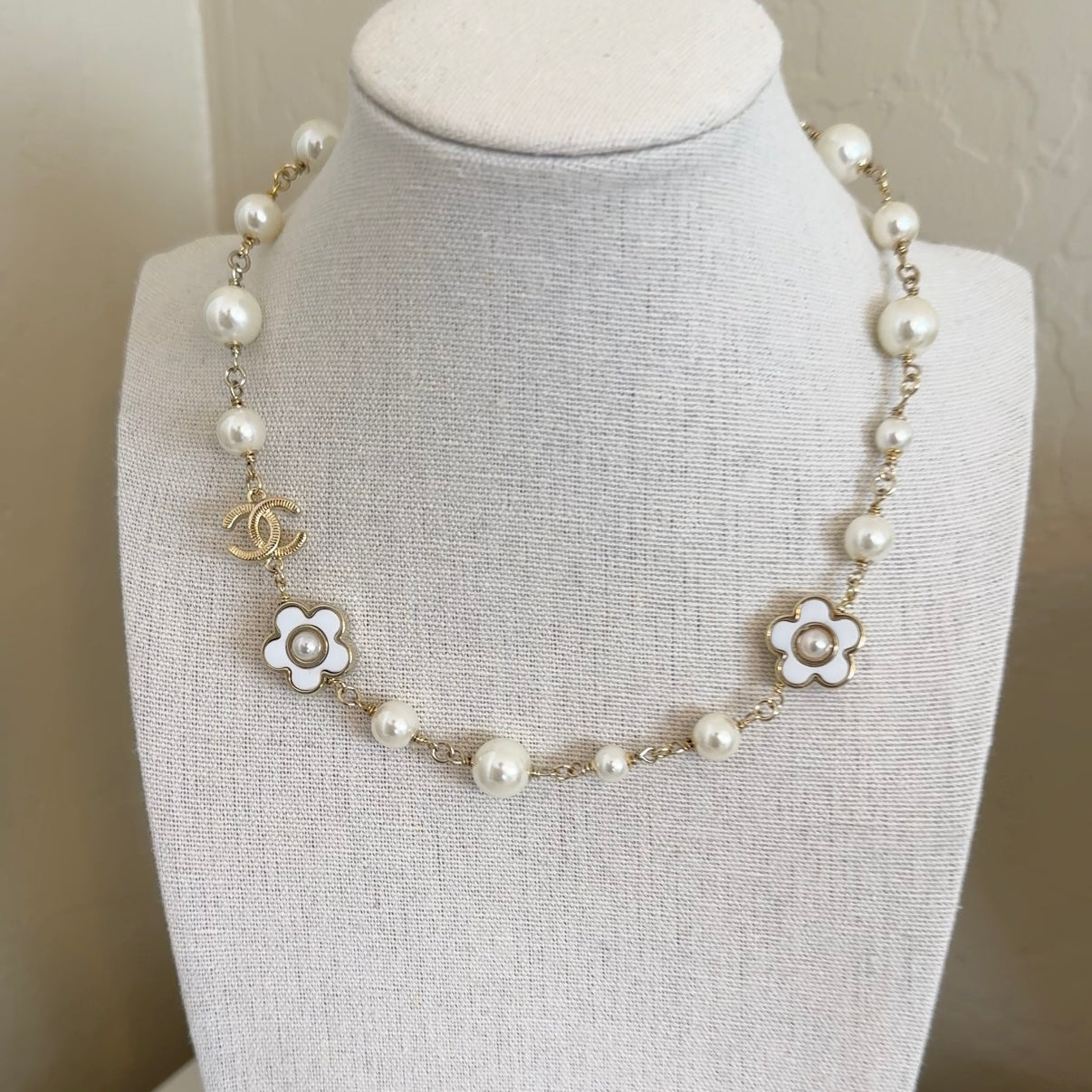 Flower Pearls Necklace