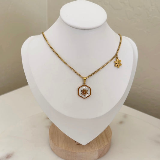 Dainty Flower Necklace
