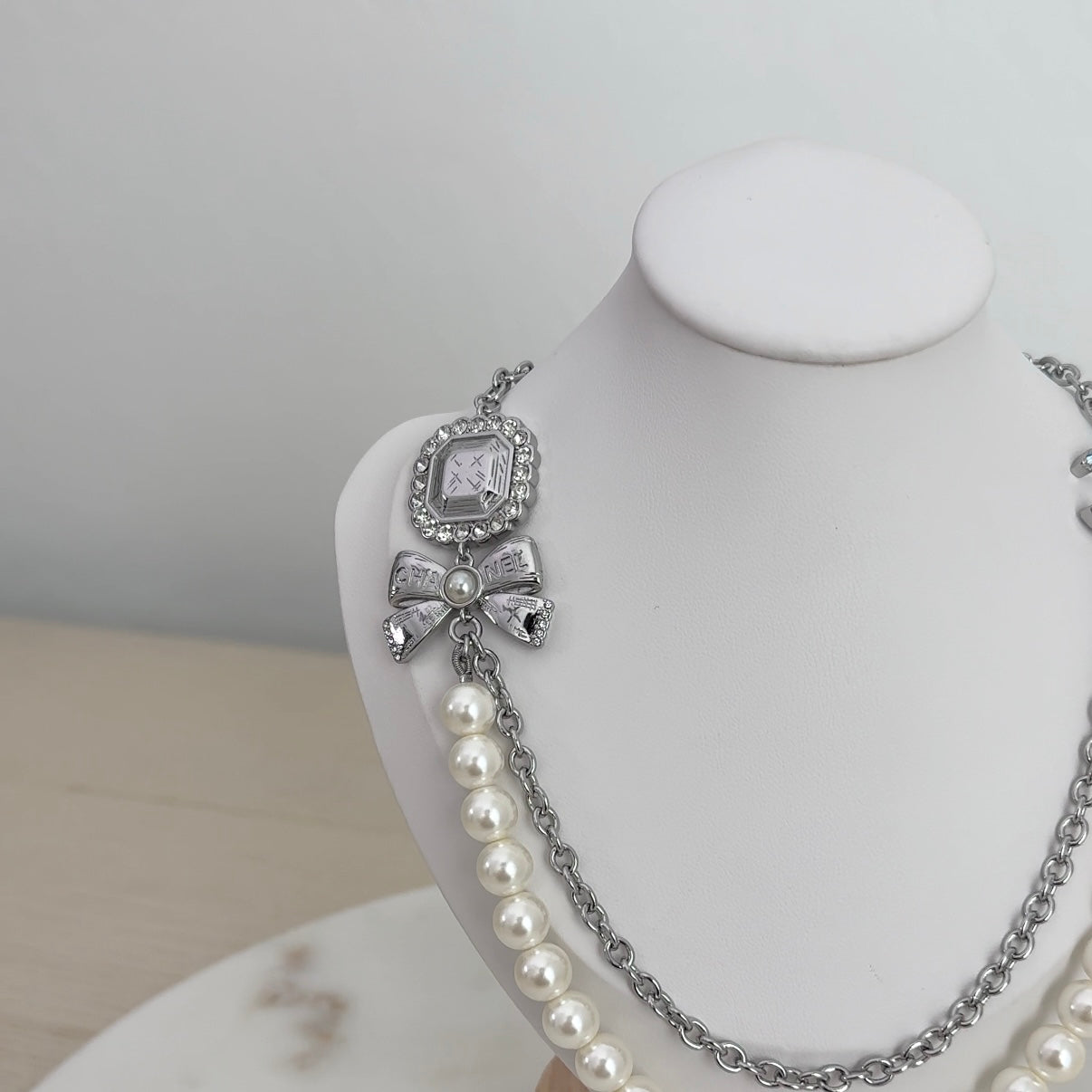 Bow Pearl Necklace