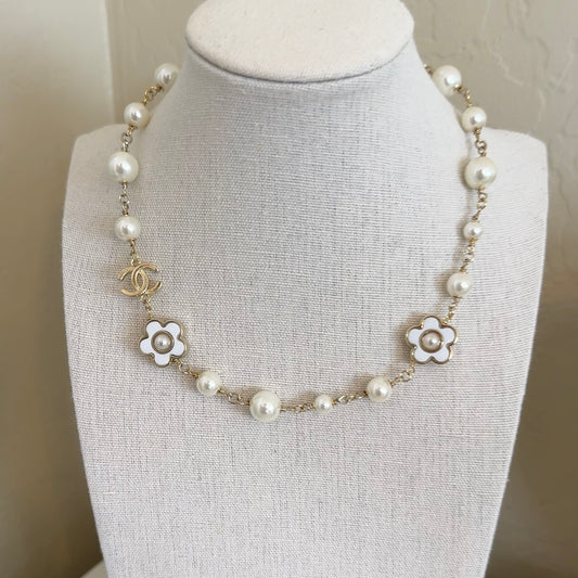 Flower Pearls Necklace