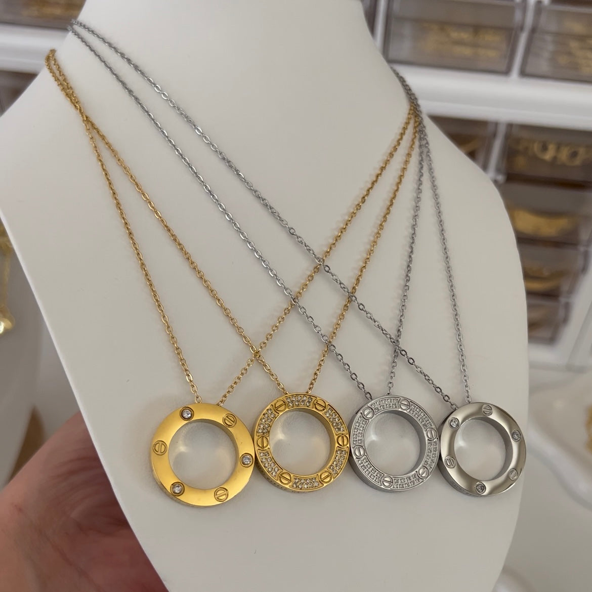 Luv necklace